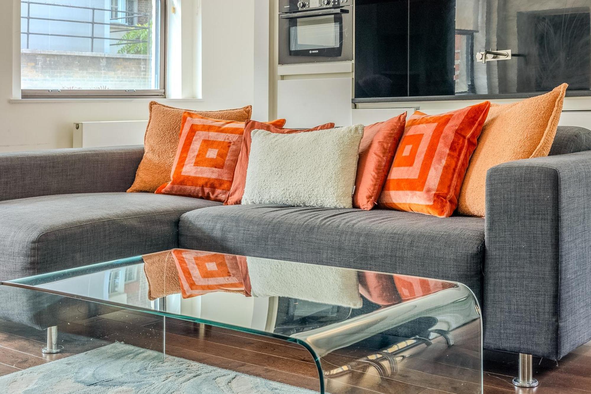 Central Serviced 3 Minutes From Blackfriars Station