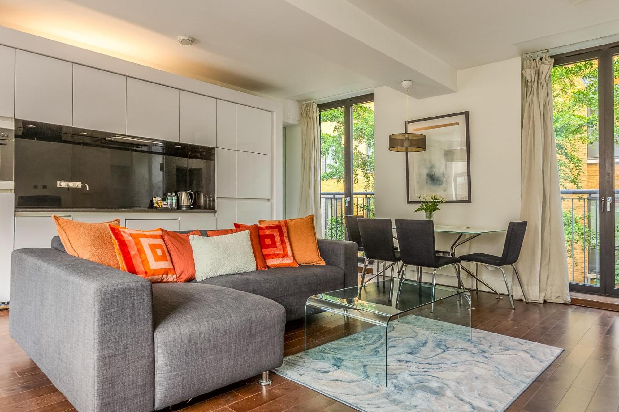 Central Serviced 3 Minutes From Blackfriars Station Apartment